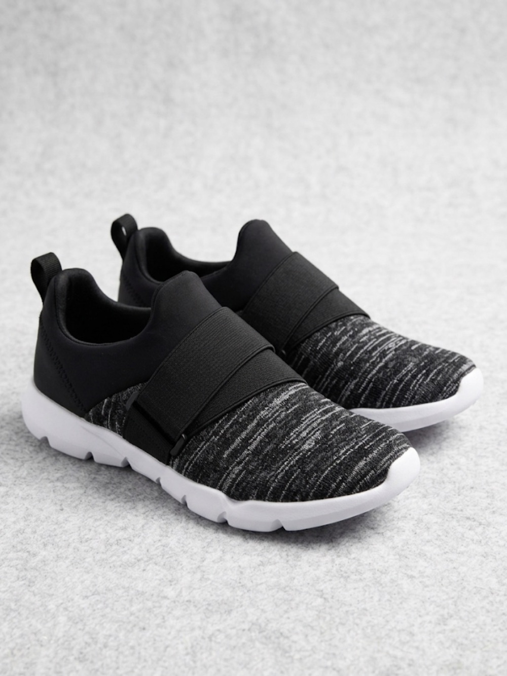 Merrell Black Slip-On Sneakers Size 6 | Lightweight Comfort Walking Shoes